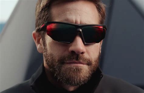 jake gyllenhaal linea rossa eyes.